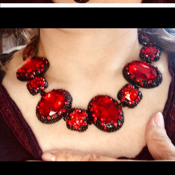 Red Neclace - Picture 3 of 6